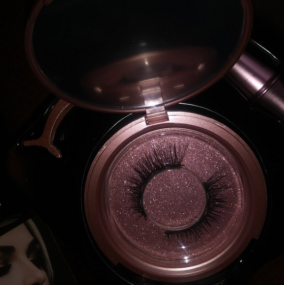 Magnetic Eyeliner w/Mink Lashes - Picture 2 of 8